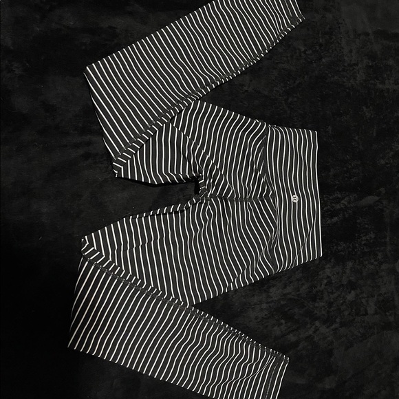 Lululemon clothes - Picture 5 of 9